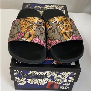 LIKE NEW GUCCI WOMEN’S BENGAL SLIDE SANDALS!!